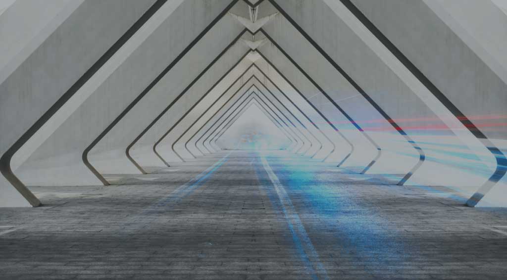 Betonbrücke mit Licht